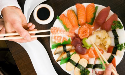 Người dân Nhật Bản ăn nhiều cá hơn bất kỳ người dân ở quốc gia nào trên thế giới. Theo ước tính, Nhật Bản tiêu thụ khoảng 17 triệu tấn cá/năm.
