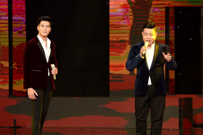 Kết thúc màn hát đơn, các thí sinh và HLV bước vào phần thi song ca. Đảm nhận vai trò mở màn phần thi là thầy trò Quang Lê với nhạc phẩm Ngày trở về, nhạc Phạm Duy - thơ Hữu Loan. Quang Lê có chất giọng và cách luyến láy ngọt ngào, trong khi đó, Ngọc Sơn sở hữu giọng hát khá mộc mạc. Nam thí sinh từng bị chê là hát khô khan, thiếu sự luyến láy và điểm yếu này đã được lấp đầy bởi người thầy nổi tiếng.