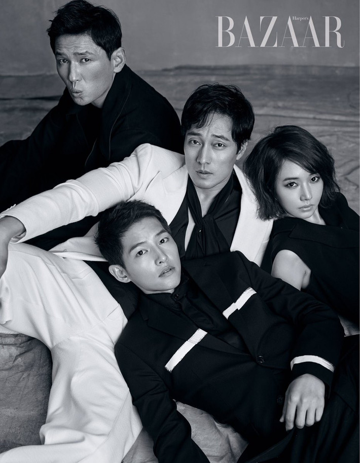 4 diễn viên chính Hwang Jung Min, So Ji Sub, Song Joong Ki và Lee Jung Hyun trên tạp chí Bazaar số tháng 7. The Battleship Island kể về thời kỳ đen tối khi người Triều Tiên bị bắt làm nô lệ tại hòn đảo Hishima, nơi bị Nhật chiếm đóng. Phim sẽ ra rạp vào ngày 26/7. (Ảnh: Nate)