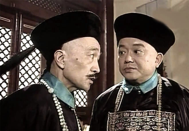 Là người lắm mưu nhiều kế, Hòa Thân may mắn không bị xử tội vì lần dẫn quân đó. Sau khi dẹp yên cuộc khởi nghĩa ở Cam Túc, tướng quân A Quế được thưởng lớn và càng được vua Càn Long tin tưởng, quý mến. Hòa Thân biết được không đủ sức đối đầu với tướng quân A Quế nên tìm cách đẩy vị tướng này rời khỏi kinh thành.