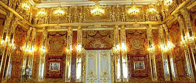 Một giả thuyết cho rằng, căn phòng hổ phách có thể đã bị phá hủy trong chiến tranh nhưng cũng có quan điểm suy đoán lính Đức quốc xã đã mang kho báu này tới cất giấu ở một địa điểm bí mật ở Ba Lan hoặc Đức. Ảnh: Alchetron.