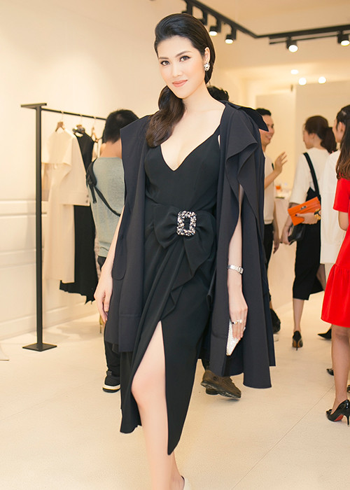 Thu Hằng được đánh giá là mỹ nhân mặc đẹp của showbiz. Cô thường xuất hiện với phong cách sang trọng và thời thượng.