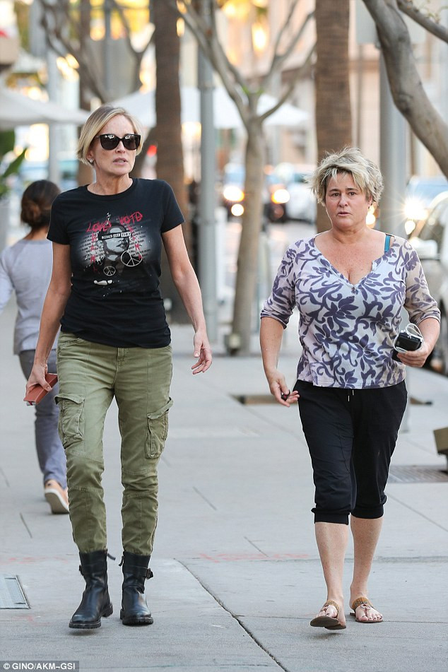 Tuy trải qua khá nhiều mối tình máy bay phi công, nhưng đường tình duyên của Sharon Stone vẫn chưa có đáp án.