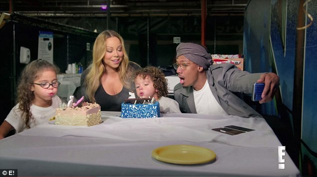 Chồng cũ Mariah Carey, Nick Cannon cũng xuất hiện trong show này khi anh tới chúc mừng sinh nhật hai con sinh đôi.