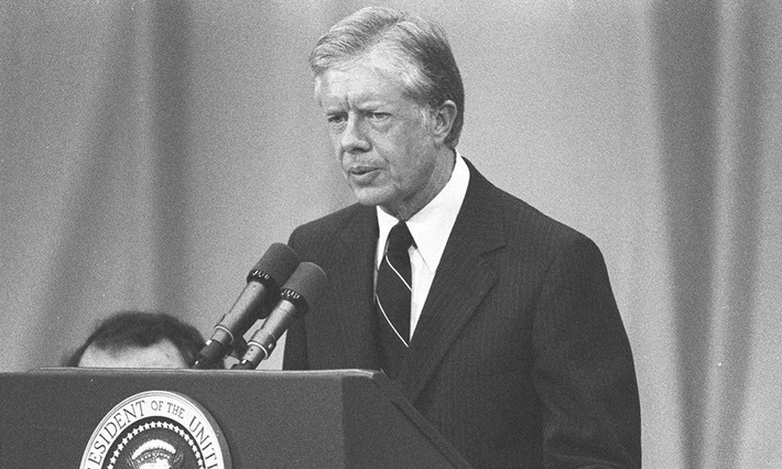 Cụ thể, vào ngày 18/9/1973, ông Carter khi ấy là Thống đốc bang Georgia gây xôn xao dư luận khi nộp báo cáo lên Ủy ban Điều tra Quốc gia về hiện tượng trên không (NICAP).