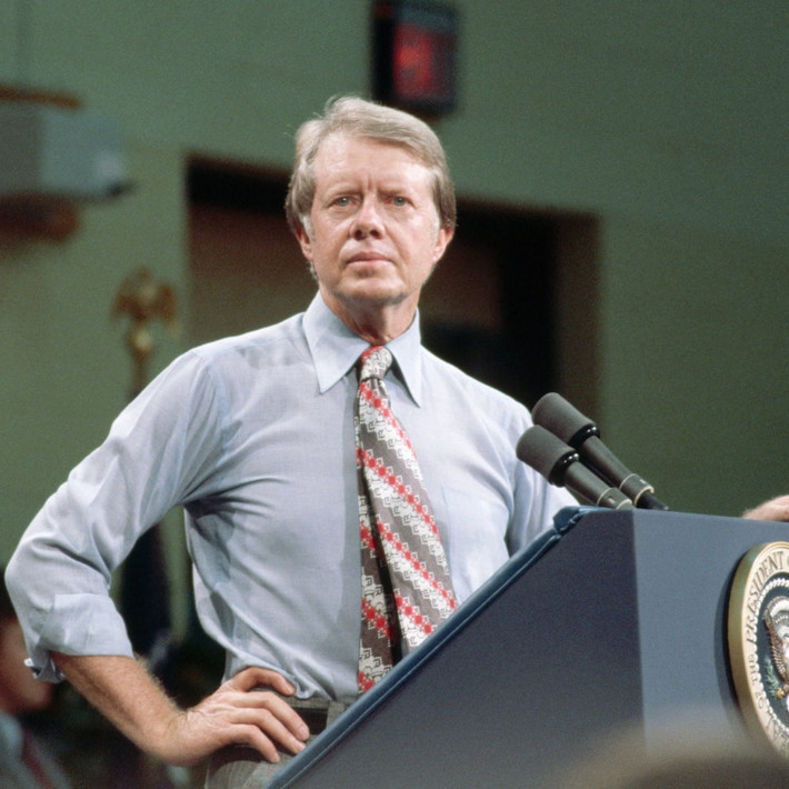 Kết thúc cuộc bầu cử Tổng thống Mỹ năm 1976, ông Carter đánh bại Tổng thống Gerald Ford và trở thành chủ nhân mới của Nhà Trắng kể từ năm 1977. Trong suốt nhiệm kỳ, Tổng thống Carter đã thể hiện sự quan tâm với UFO, đặc biệt là sự cố ở Roswell, thành phố ở bang New Mexico năm 1952.