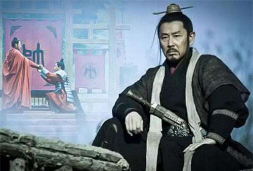 Một trong những bí quyết lãnh đạo giúp Lưu Bang thu phục được lòng người đó là có tính cách hào phóng. Ông luôn ban thưởng tiền vàng, đất đai cho những tướng sĩ, quan viên lập được công lớn.
