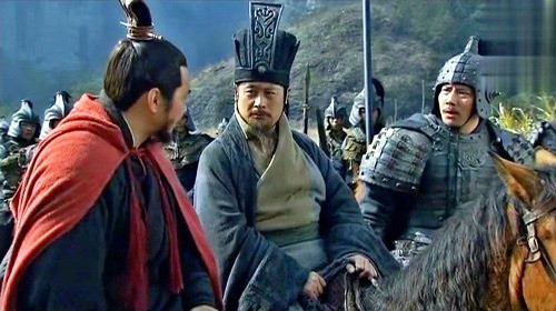 Một "bí kíp" lãnh đạo khác giúp Lưu Bang công thành danh toại đó là đối xử tốt với những người dưới trướng. Ông luôn hỗ trợ và ủng hộ họ trong nhiều việc. Khi nhận được ân huệ lớn của Lưu Bang, cấp dưới luôn ghi nhớ trong lòng và hết mực trung thành, cống hiến hết mình, thậm chí không ngại hy sinh vì chủ.