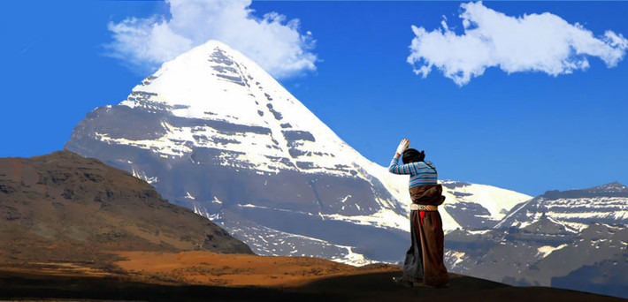 Núi Kailash cách thủ phủ Lhasa của Tây Tạng khoảng 1.000 km về hướng Tây nổi tiếng là một trong những ngọn núi linh thiêng nhất thế giới.