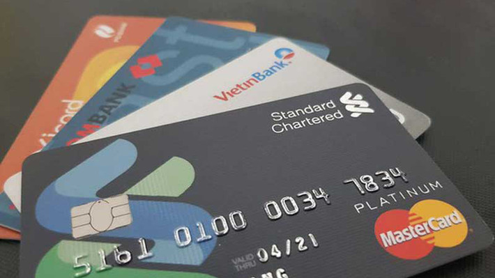 Do mỗi ngân hàng có những quy định, chính sách khác nhau về việc đổi thẻ ATM từ sang thẻ chip nên khách hàng nên liên hệ trực tiếp với từng ngân hàng để được tư vấn và hỗ trợ để biết thông tin chính xác.