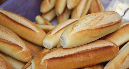Bánh mì Nha Trang ngon nổi tiếng Việt Nam, nhiều du khách cho biết, họ đến Nha Trang và không bao giờ quên được món bánh mì thơm ngon tuyệt vời nơi đây. Vậy công thức nào khiến bánh mì Nha Trang làm mê đắm lòng người đến vậy?
