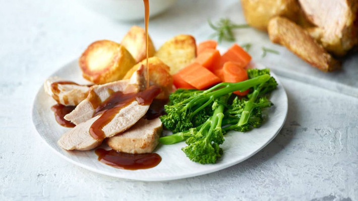 4 - Chú ý đến độ nhạt của bữa tối. Bữa tối nên ăn nhẹ hơn, nhưng nhạt không có nghĩa là không ăn được thịt mà có nghĩa không được quá ngọt, không ăn đồ khó tiêu. Chú ý ăn nhiều rau và ngũ cốc nguyên hạt, ăn ít chất béo sẽ làm tăng nhu động đường tiêu hóa, giúp tiêu hóa tốt.