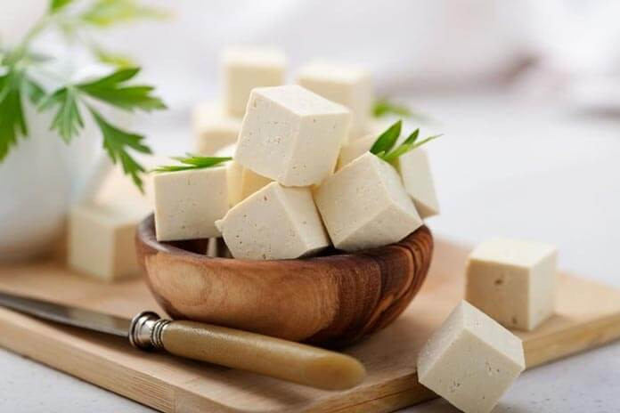 Không chỉ vậy, chất isoflavine trong đậu phụ có thể giúp giảm mức cholesterol xấu LDL, giúp làm giảm nguy cơ xơ vữa động mạch và huyết áp cao.