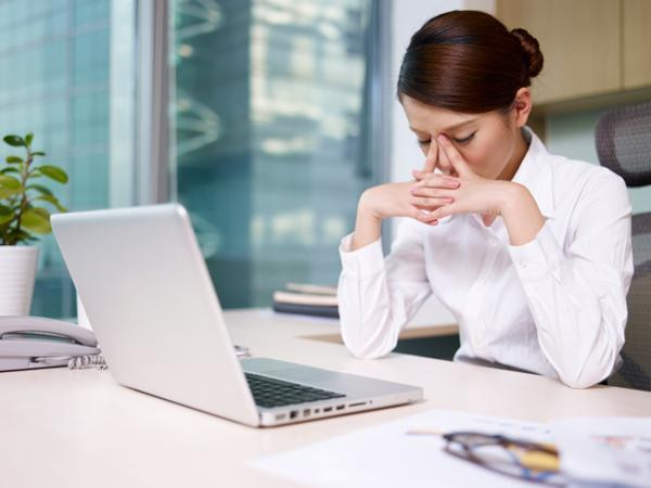 Thực tế, nếu cứ ngồi quá lâu mà không chịu đi lại, tập luyện, bạn sẽ bị lão hóa sớm, sớm hơn người khác rất nhiều. Đồng thời cơ thể cũng yếu đi, khó mà thực hiện được các động tác mạnh.