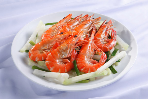 Các chuyên gia dinh dưỡng cũng đưa ra lời khuyên, hãy mua tôm tươi từ chợ nông sản thông thường, siêu thị hoặc sàn thương mại điện tử và không mua hoặc đánh bắt tôm hoang dã hoặc tôm không rõ nguồn gốc. Khi đi ăn thì chọn nơi uy tín, đó là những nhà hàng có giấy phép kinh doanh, có thể yêu cầu xuất hóa đơn, biên lai.