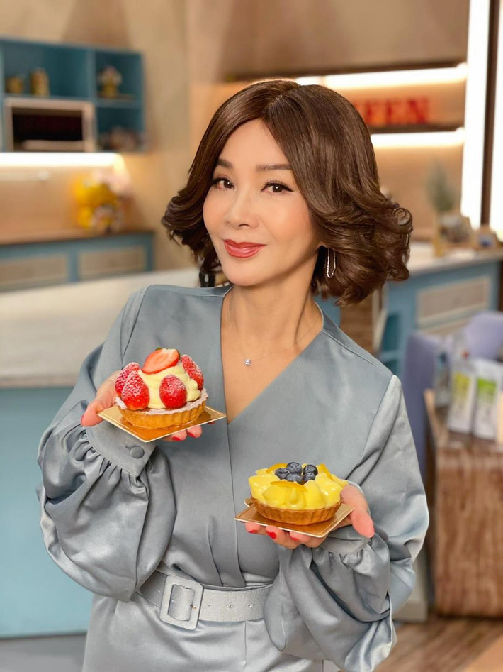 Xuất hiện trong các show ghi hình, Trần Mỹ Phượng thường diện đồ lịch sự, kín đáo.