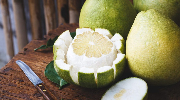 Nói như vậy để thấy, không có nghĩa là bệnh nhân mỡ máu không được ăn bưởi. Chỉ là ăn ít đi, một hai múi bưởi mỗi ngày cũng được, nhưng tuyệt đối không nên ăn quá nhiều.