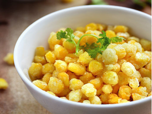 Ăn ngô trong thời gian dài sẽ cản trở quá trình chuyển hóa và hấp thụ cholesterol, đồng thời ức chế cơ thể hấp thu các chất dinh dưỡng khác, dẫn đến mất cân bằng dinh dưỡng.