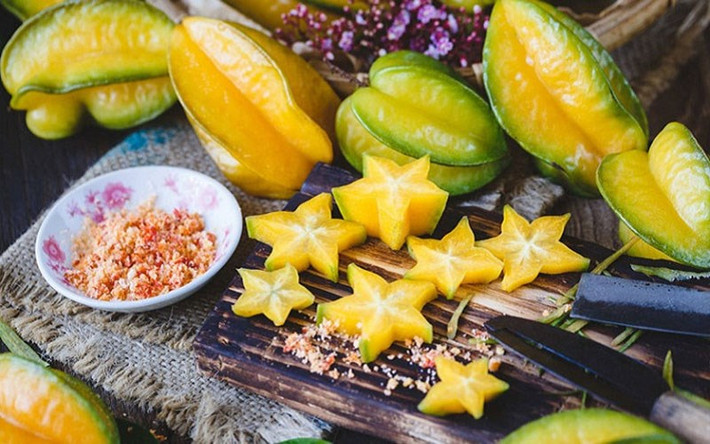 Chất độc này có thể xảy ra các phản ứng nhiễm độc thần kinh như nấc cụt, buồn nôn, nôn, tê bì chân tay, rối loạn ý thức và thậm chí là động kinh, hôn mê, thậm chí có thể dẫn đến tử vong. Vì vậy, những người bị bệnh thận không nên ăn khế.