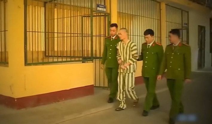 Dù bị cáo có tình tiết giảm nhẹ là mắc bệnh tâm thần nhưng những hành vi nói trên quá dã man; gây đau thương, kinh hoàng cho gia đình bị hại nên tòa quyết định loại bỏ vĩnh viễn bị cáo khỏi xã hội.