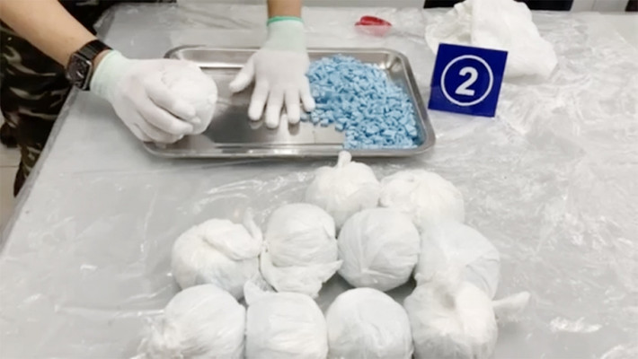 Thu giữ gần 26kg ma túy trong các kiện hàng gửi về từ Đức, Mỹ: Tháng 11/2022, Cục Hải quan TP HCM phối hợp với Công an TP HCM và các cơ quan chức năng phát hiện gần 26kg ma túy được giấu trong các kiện hàng từ Đức, Mỹ về Việt Nam qua đường hàng không.