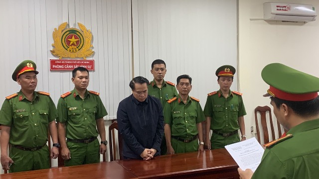 Đặc biệt thời gian qua, Công an thành phố tập trung xác minh, đấu tranh làm rõ các hành vi sai phạm, tiêu cực tại Cục Đăng kiểm Việt Nam và các trung tâm đăng kiểm trên địa bàn TPHCM và các tỉnh, thành phố khác. Đến nay, Công an thành phố đã khởi tố vụ án, khởi tố 147 bị can để điều tra về các hành vi “Giả mạo trong công tác, Đưa hối lộ, Nhận hối lộ, Môi giới hối lộ, Sản xuất, mua bán, trao đổi hoặc tặng cho công cụ, thiết bị, phần mềm để sử dụng vào mục đích trái pháp luật, Xâm nhập trái phép vào mạng máy tính, mạng viễn thông hoặc phương tiện điện tử của người khác, Làm giả tài liệu của cơ quan tổ chức, sử dụng tài liệu giả của cơ quan tổ chức”.