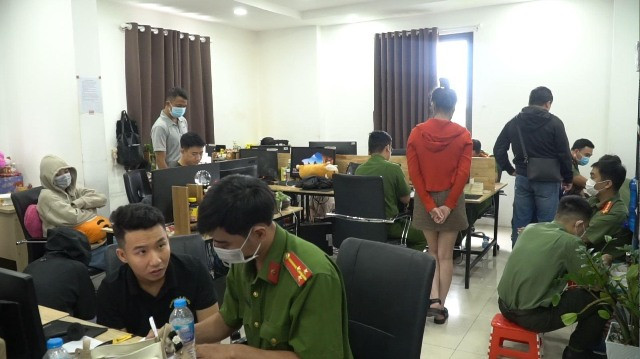 Công an TPHCM cũng triệt phá các tổ chức, đường dây tội phạm hoạt động núp bóng dưới hình thức các công ty để thực hiện các hành vi chiếm đoạt tài sản. Điển hình, đã khởi tố 2 vụ án, khởi tố 26 bị can là các nhân viên của Công ty Tài chính TNHH MTV Mirae Asset và chi nhánh Công ty Luật TNHH Power Law về tội “Vu khống”, với phương thức hoạt động dưới vỏ bọc công ty kinh doanh tài chính, văn phòng luật sư, tuyển dụng hàng trăm nhân viên để hoạt động thu hồi nợ thông qua thủ đoạn liên tục gọi điện, nhắn tin quấy rối.