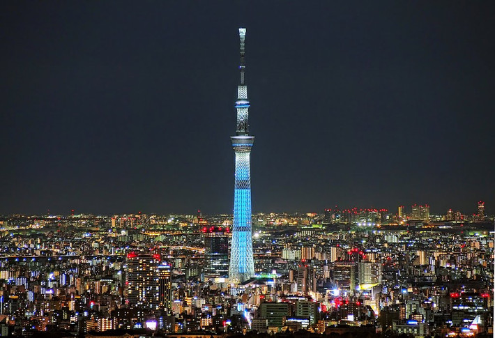 Tháp Tokyo Sky Tree nằm ở quận Asakusa, phía đông thủ đô Tokyo, được khởi công xây dựng từ tháng 7/2008, tiêu tốn 806 triệu USD, do khoảng 580.000 công nhân tham gia xây dựng.