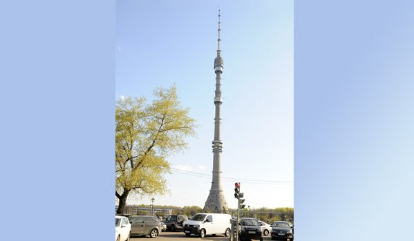Tháp truyền hình cao thứ 4 thế giới là tháp Ostankin ở Nga. Tháp Ostankino là một tháp truyền hình được mệnh danh là vẻ đẹp của thành phố Moskva của Nga. Đây là kết cấu tháp độc lập có chiều cao 540 m được xây dựng từ 1963 đến 1967. Ở thời điểm năm 2006, tháp Ostankino vẫn là công trình cao nhất trên lục địa Á-Âu.