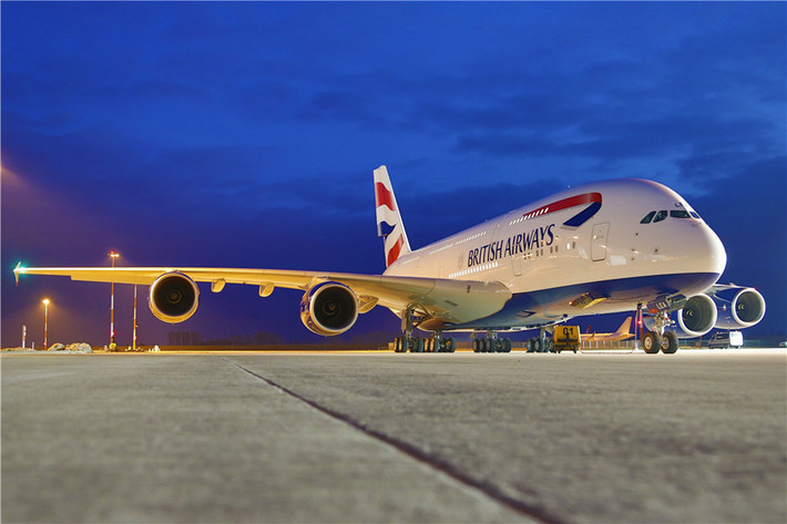 6. British Airways, giá trị thương hiệu là 3,65 tỷ USD. Đây là hãng hàng không quốc gia của nước Anh, với trụ sở được đặt tại Waterside, gần với điểm trung chuyển chính là sân bay London Heathrow.