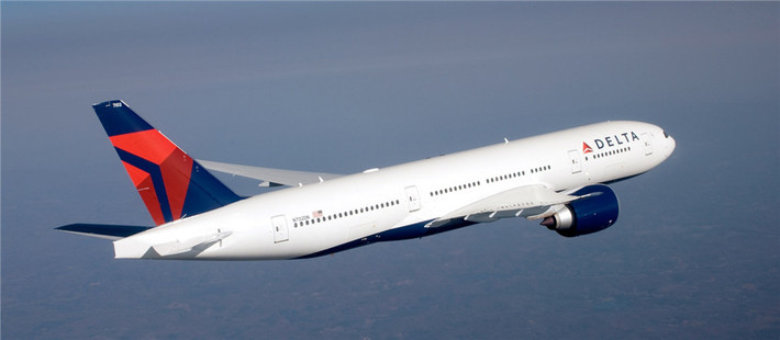 2. Delta Airlines, một trong top 10 hãng hàng không giá trị nhất thế giới với giá trị thương hiệu 6,34 tỷ USD. Đây là một hãng hàng không Mỹ có trụ sở ở thành phố Atlanta, Georgia. Delta cung cấp các tuyến bay quốc tế khắp thế giới: Bắc Mỹ, Nam Mỹ, châu Âu, châu Á, châu Phi, Trung Đông và vùng Caribbean. Delta có hơn 332 điểm đến ở 57 quốc gia trên 5 châu lục, là hãng bay duy nhất của Mỹ có hành trình bay đến châu Phi.