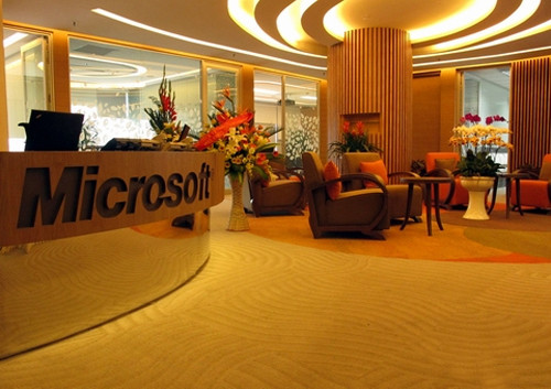 Đứng thứ 3 là công ty Microsoft. Đây tiếp tục là công ty công nghệ có môi trường làm việc tốt nhất Việt Nam. Theo đối tác và nhân viên Microsoft, Microsoft xứng đáng có được danh hiệu này bởi tại đây luôn tồn tại văn hóa tin tưởng bền vững, là nơi các cơ hội được hỗ trợ phát triển trong một môi trường sáng tạo.