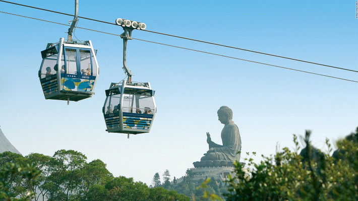The Ngong Ping 360 (Hong Kong) cũng là một trong 10 cáp treo ấn tượng nhất thế giới theo bình chọn của CNN. Cáp treo này nằm trên đảo Lantau của Hồng Kông và đưa du khách đến làng Ngong Ping - nơi có tượng Phật Thiên Tân với hành trình 25 phút. Cáp treo Ngong Ping 360 ó hai lựa chọn cho du khách là cabin tiêu chuẩn và cabin có sàn kính.