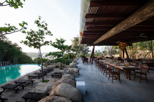 Nhà hàng đẹp Nha Trang xuất hiện trên báo Mỹ có tên "The Cloud", là một nhà hàng Việt nhỏ với sức chứa 60 khách, nằm trên đỉnh đồi ở khu di sản thiên nhiên I-resort, Nha Trang.