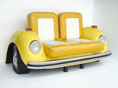 Chiếc sofa hình ô tô màu vàng cho những ai yêu xe cộ.