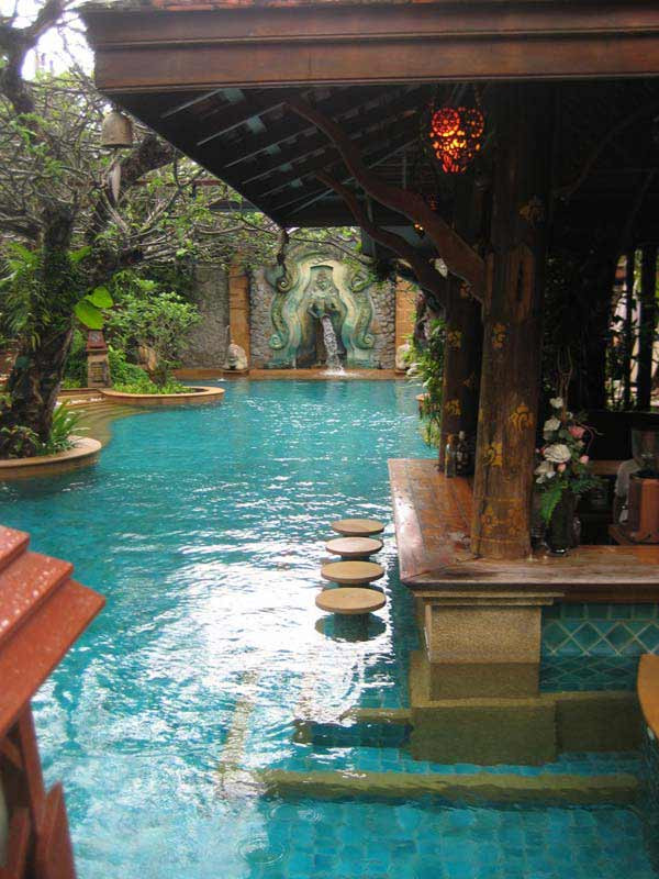 Một thiết kế quầy bar cạnh hồ bơi khá đẹp và ấn tượng.