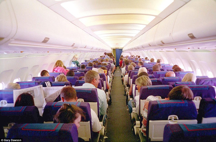 A320 được xuất xưởng lần đầu vào năm 1988 và nhanh chóng trở thành dòng máy bay phản lực chở khách bán chạy thứ 2 chỉ sau Boeing 737.