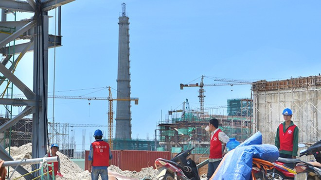 Hai anh em ông Vương – người sáng lập tập đoàn Formosa đều đã qua đời. Năm 2008, người anh Vương Vĩnh Khánh qua đời ở tuổi 91 với lượng tài sản ước tính khoảng 6,8 tỷ USD. Sau một thời gian lâm bệnh nặng, người em Vương Vĩnh Tại cũng qua đời vào ngày 27/11/2014, tại Đài Loan. Hiện nay, con trai của ông Vương Vĩnh Tại là Vương Văn Uyên đang giữ chức Chủ tịch Tập đoàn Formosa tại Đài Loan. Ảnh: Công nhân làm việc tại dự án Formosa Hà Tĩnh.