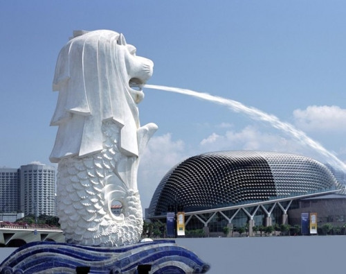 6. Không có sư tử ở “Đảo quốc sư tử”: Singapore, bắt nguồn từ tên Singapura trong tiếng Sanskrit, nghĩa là “Thành phố sư tử”. Truyền thuyết kể lại, hoàng tử Sang Nila Utama đến từ Palembang thấy một sinh vật mà ngài tưởng là một con sư tử trên đảo. Do đó, ngài đã đặt tên cho hòn đảo này là Singapura. Nhưng kỳ lạ là “Quốc đảo sư tử” lại không hề có sư tử sinh sống.