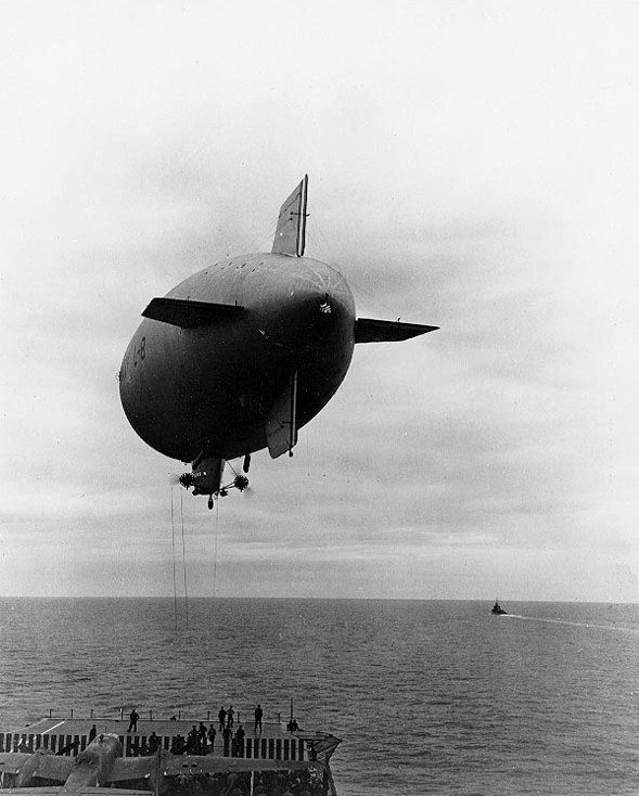 Ngày 16/8/1942, một vụ tai nạn khinh khí cầu xảy ra ở thành phố Daly, gần San Francisco, California, Mỹ. Khi ấy, người dân địa phương chứng kiến sự số xảy ra bất ngờ.