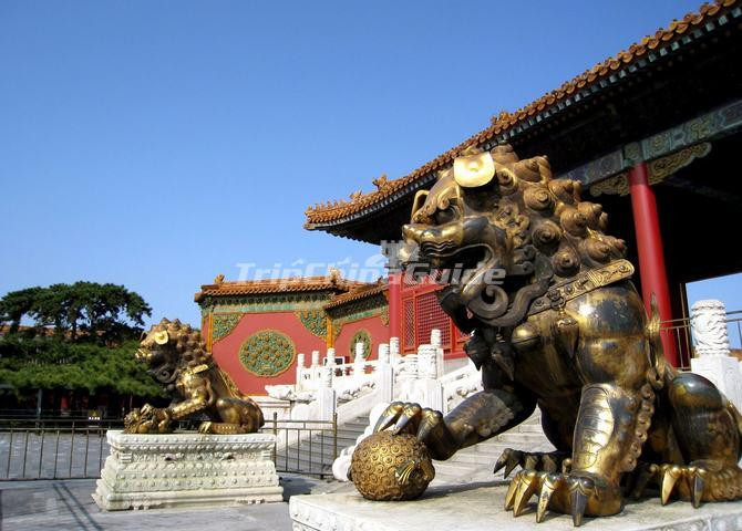 Do vậy, cung Càn Thanh được cho là một trong những nơi quyền lực nhất trong Tử Cấm Thành. Nhiều quyết sách quan trọng liên quan đến đất nước được hoàng đế quyết định tại đây.