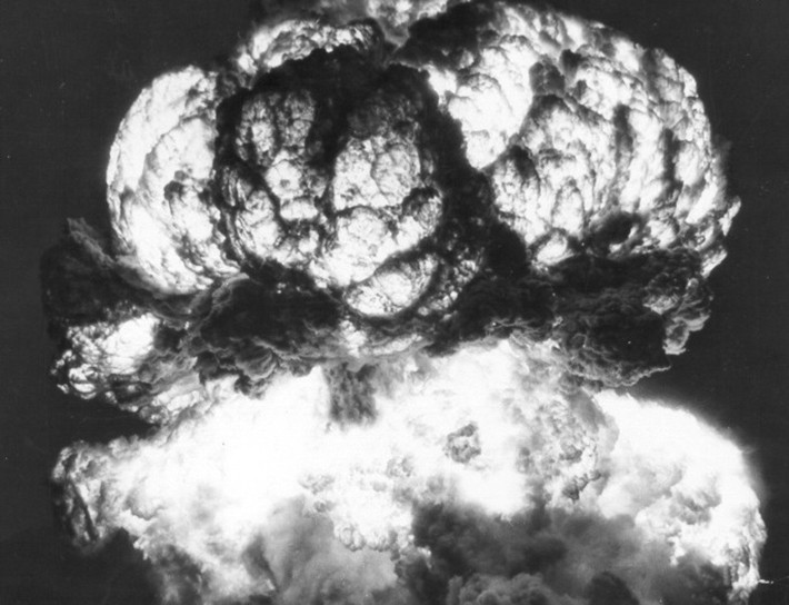 Một khối nổ hạt nhân có sức công phá 2,3 kiloton (chỉ bằng 1/6 sức nổ của quả bom nguyên tử mà Mỹ thả xuống thành phố Hiroshima, Nhật Bản năm 1945) được đặt dưới đáy giếng khoan sâu 610m dưới lòng đất. Kế đến, người ta lấp đầy bằng xi măng.