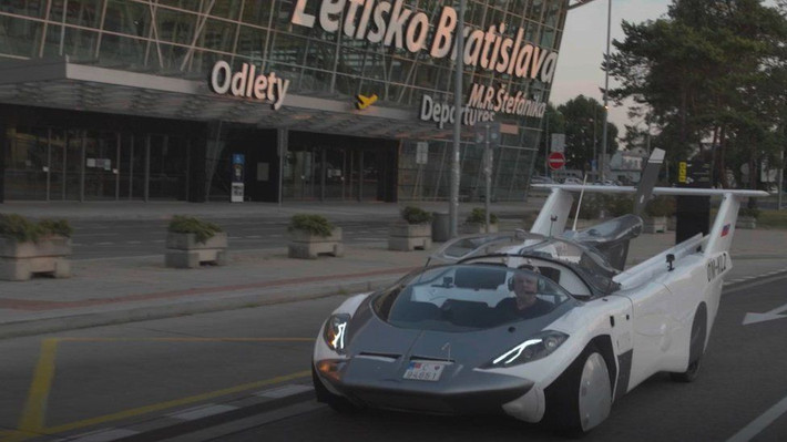AirCar Prototype 1 trang bị động cơ cánh quạt 160 mã lực và công suất 140HP. Đây là "đứa con tinh thần" của giáo sư Stefan Klein ấp ủ trong suốt nhiều năm.