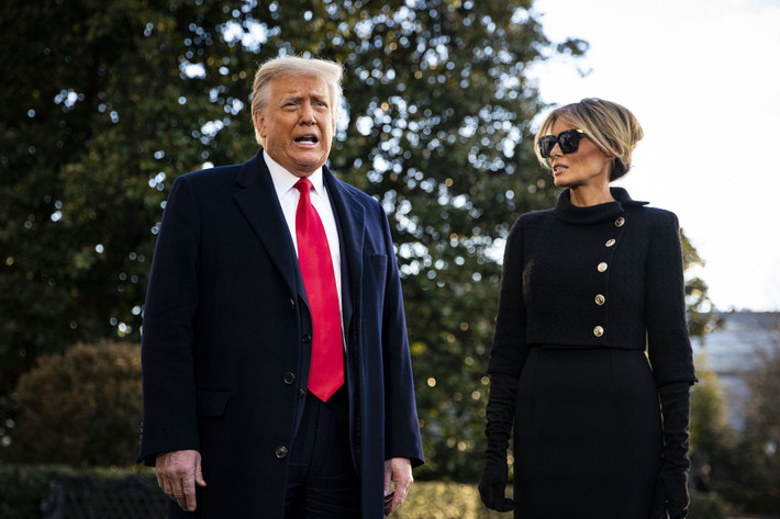 22 nhân viên trong Nhà Trắng dưới thời ông Trump có mức lương 179.000 USD/năm có thể kể đến như: thư kí báo chí Sean Spicer, cố vấn cấp cao Kellyanne Conway hay trợ lý của ông Trump về an ninh nội địa và chống khủng bố Jason Greenblatt…