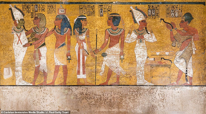 Tutankhamun là con trai của pharaoh Akhenaten. Ông là vị pharaoh thứ 12 trong vương triều Ai Cập 18 đời. Tutankhamun lên ngôi khi mới 9 tuổi và trị vì đất nước trong 10 năm. Nhà vua này đột ngột băng hà khi 19 tuổi để lại nhiều bí ẩn về nguyên nhân tử vong.