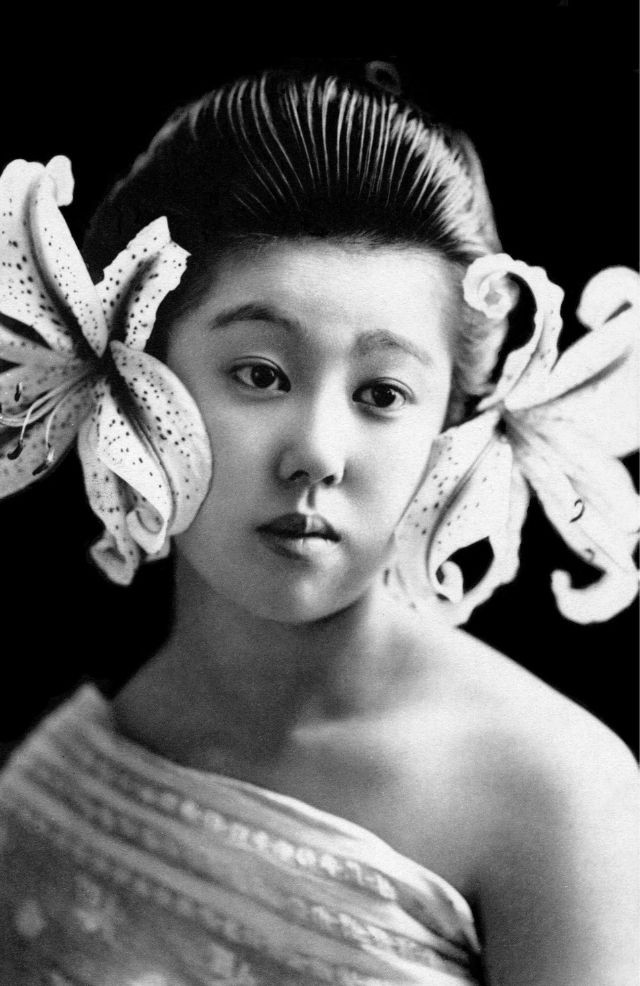 Nhan sắc xinh đẹp của một Maiko nỗ lực luyện tập để trở thành geisha.