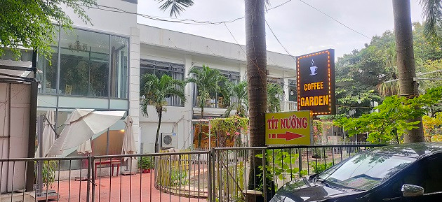 Nhà hàng Queen Bee II mọc lên trên ô đất được quy hoạch là đất cây xanh.