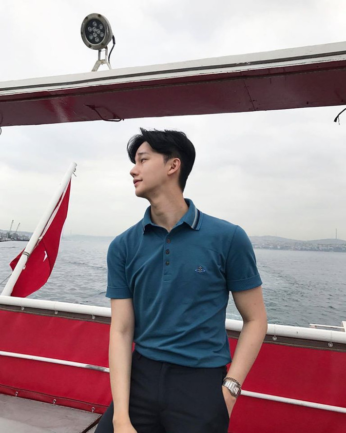 Sở hữu thân hình lý tưởng với chiều cao 1,85 m, Lee Yoo Ahn hiện làm người mẫu và từng tham gia nhiều sự kiện thời trang lớn. Ảnh: FB, Internet. Video "Minh Hằng chia sẻ về phong cách thời trang". Nguồn: VTC.