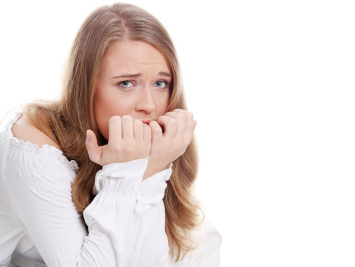 Lo lắng cực độ và bất thường: Một số nghiên cứu đã chỉ ra rằng những người mắc chứng lo âu cực độ từ sớm dễ bị bệnh tim. Lo lắng có thể xuất phát từ lối sống căng thẳng hoặc do các chứng rối loạn khác nhau như: rối loạn hoảng sợ và lo lắng ám ảnh. Chúng khiến nhịp tim tăng nhanh, tăng huyết áp hoặc giảm nhịp tim.