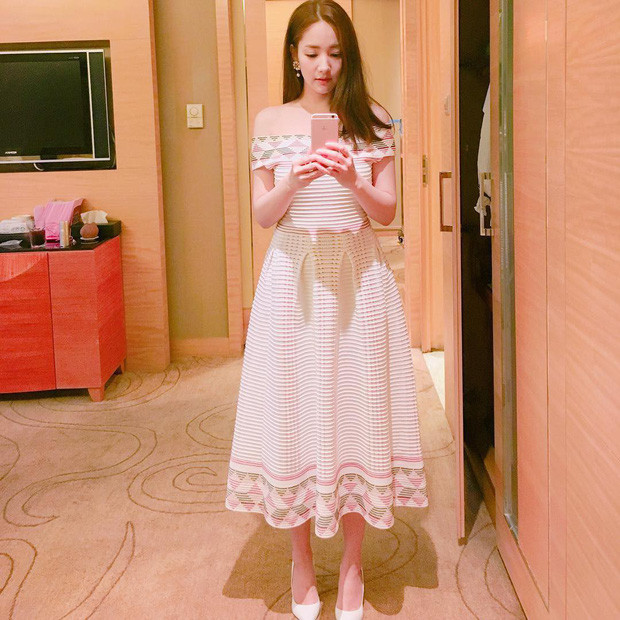 Điểm đáng chú ý trong gu thời trang của Park Min Young là dễ mặc, thanh lịch và trẻ trung